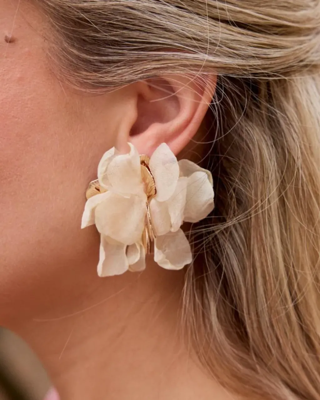 Polin et moi Bisuteria*Pendientes Flor Ludica Crudo